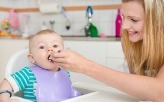 Особенности питания ребенка в 9 месяцев: правила и рекомендации