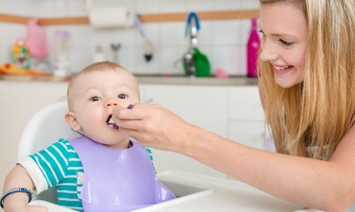 Питание ребенка в 9 месяцев: правила и рекомендации